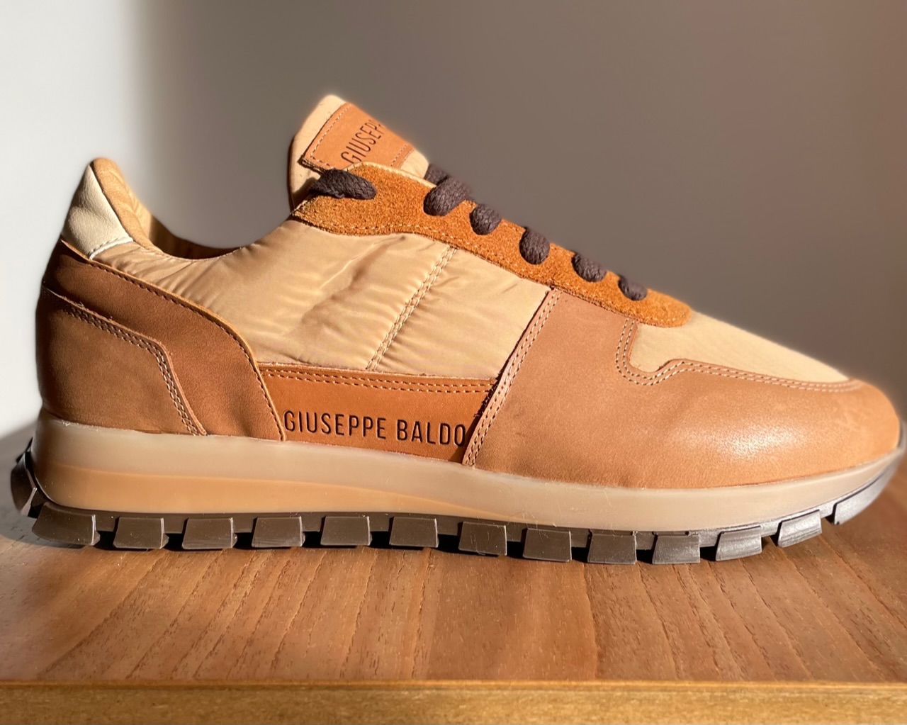 Zapatilla Beige y Habano